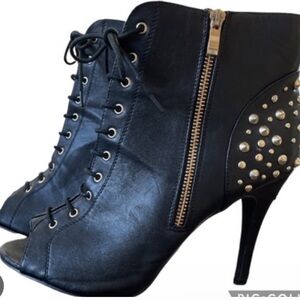 Body Central studded like new black ankle boots size 8